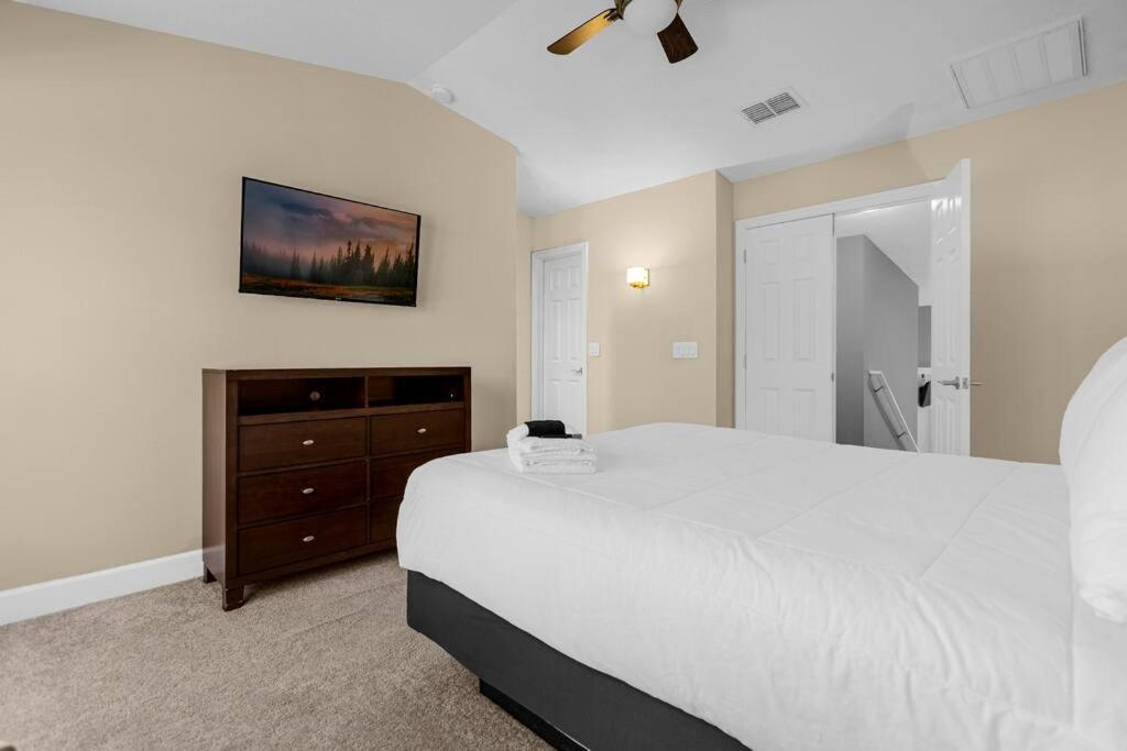 Vibrant 4br Family Townhome 1 Mile From World And Springs Casa de férias